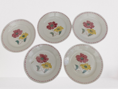 Assiettes vintage en faïence crème fleurs 1950-1960